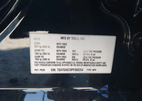 2023 Tesla Model Y Awd/Long Range Dual Motor All-Wheel Drive z USA, uszkodzony, nr VIN 7SAYGAEE9PF888254